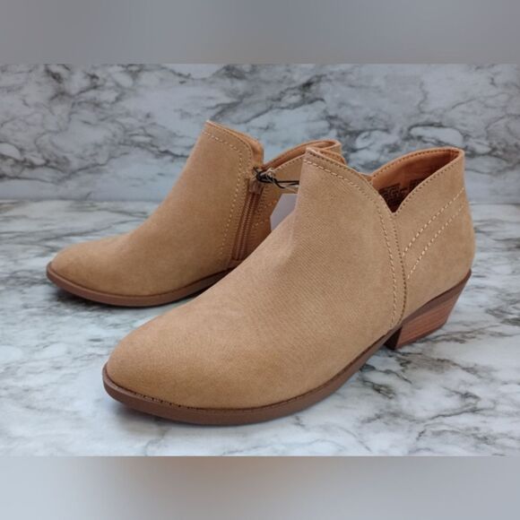 NWT Time and Tru Tan Faux Suede Ankle Boots with Zip Size 7 - Picture 1 of 12